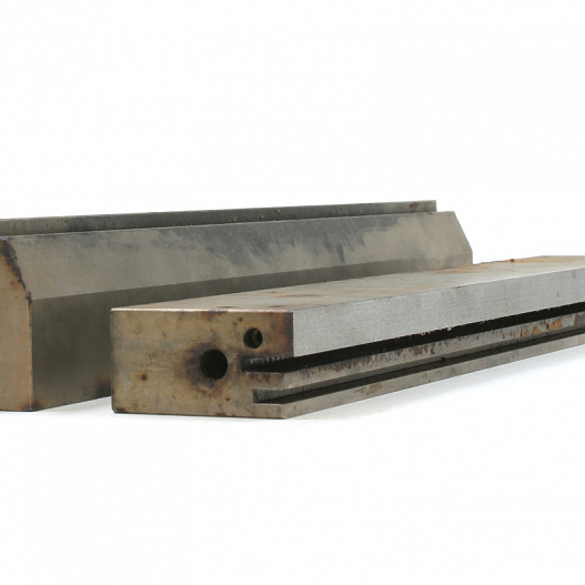 End-soldering elements of packing machinery