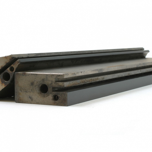 End-soldering elements of packing machinery